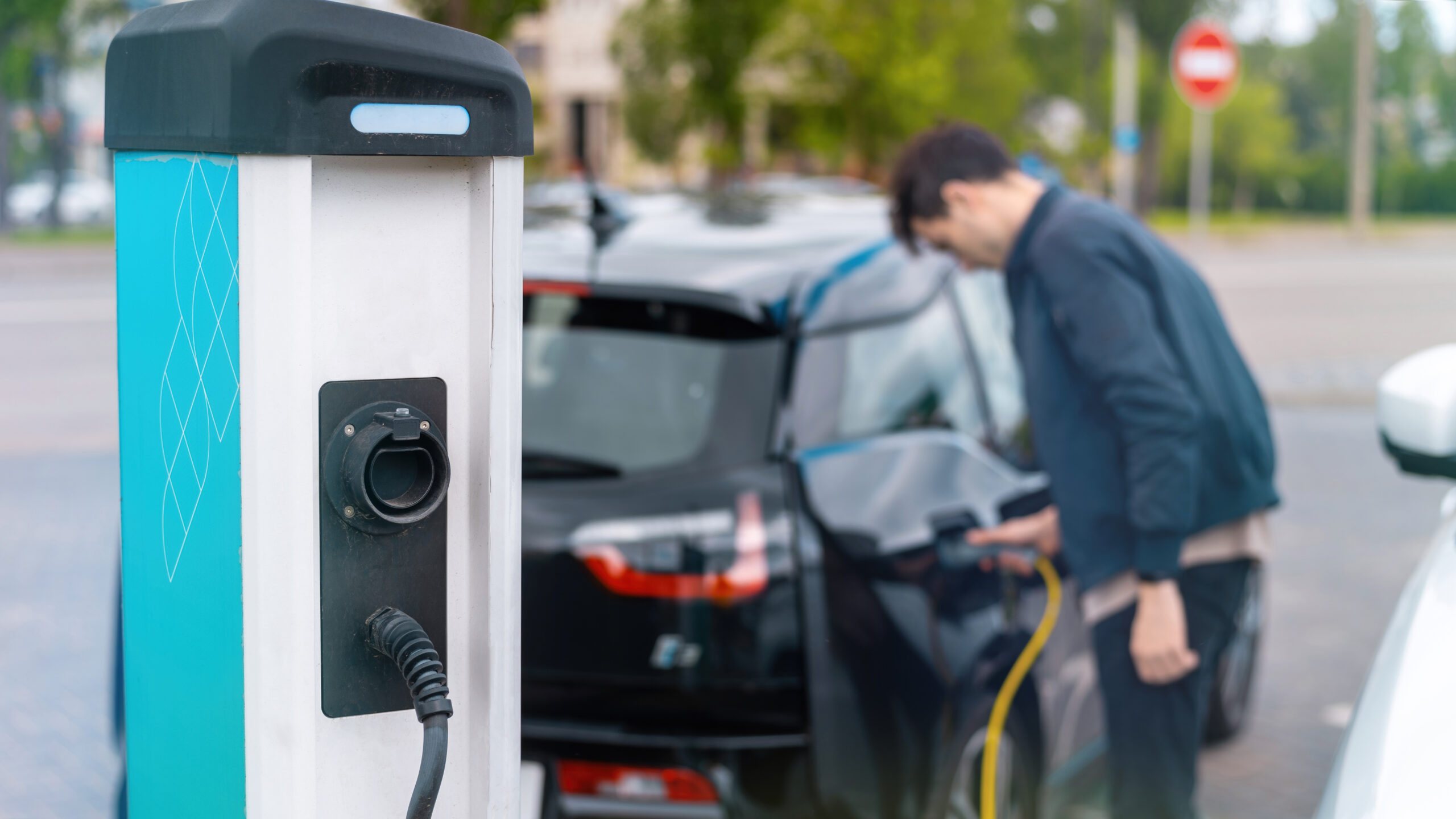Installation de Borne de Recharge : Guide Complet et Services avec Borne Electrique Lyon
